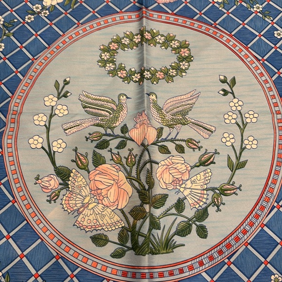🌷New in box - Hermes silk scarf (90) - Picture 5 of 9